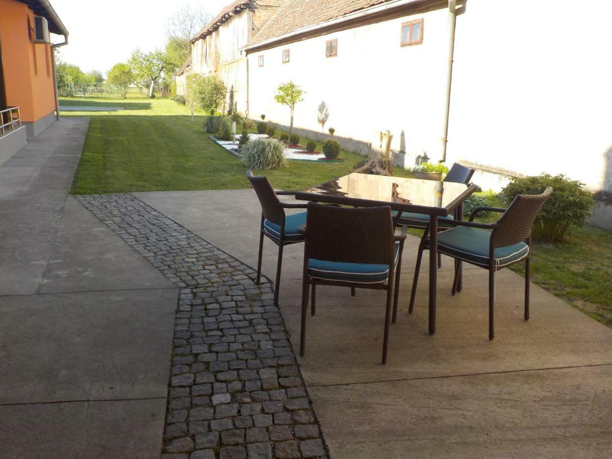 Apartmani Baotic Zupanja Exterior foto